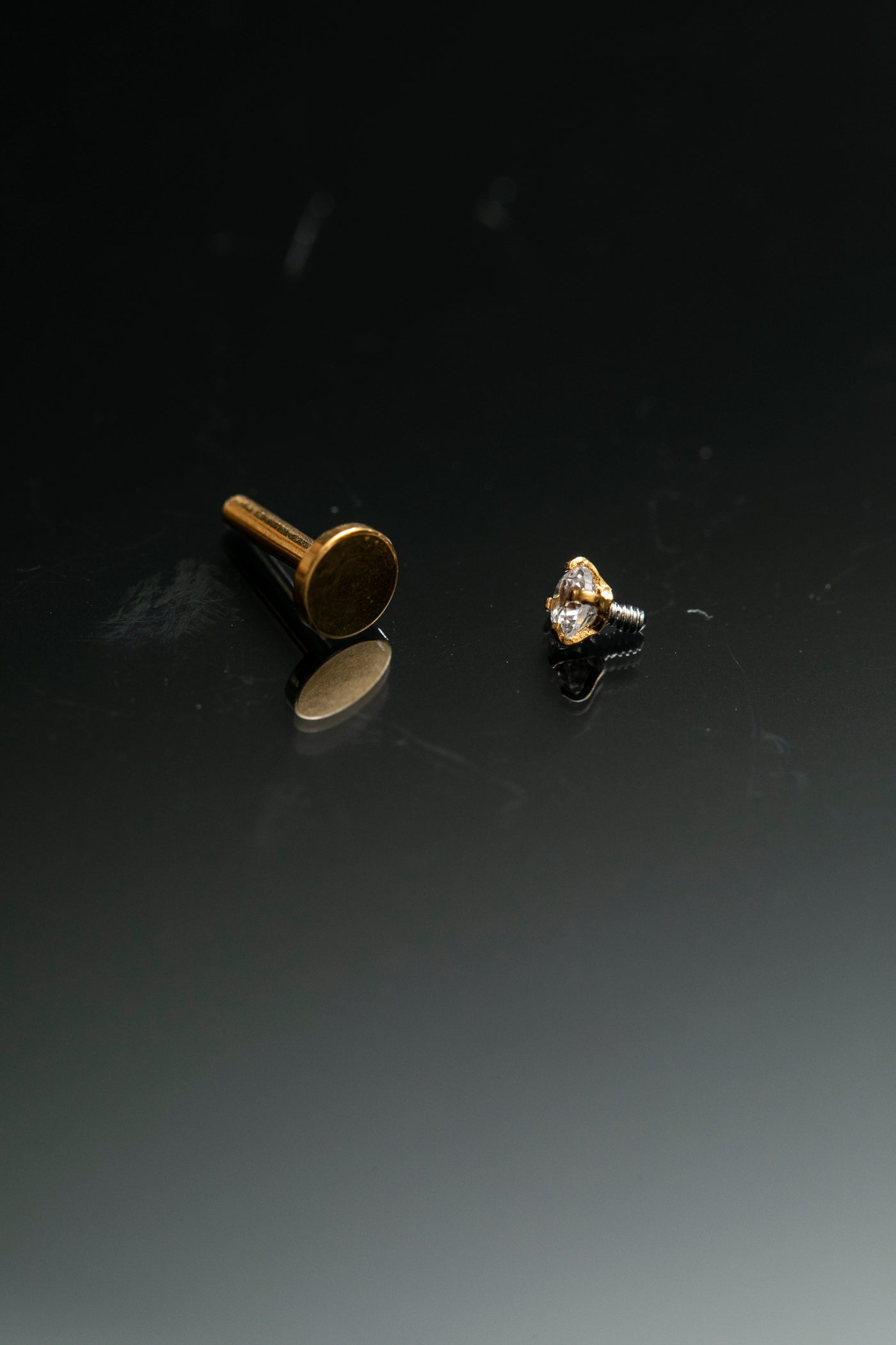 עגיל משובץ יהלום קלאסי בגודל 0.30 קראט