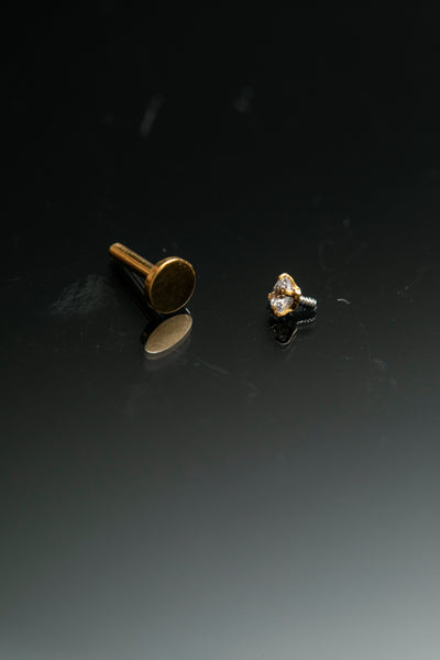 עגיל יהלום קלאסי משובץ יהלום בגודל 0.25 קראט